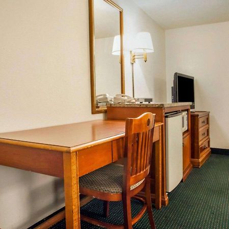 Econo Lodge Съмърс Пойнт Екстериор снимка