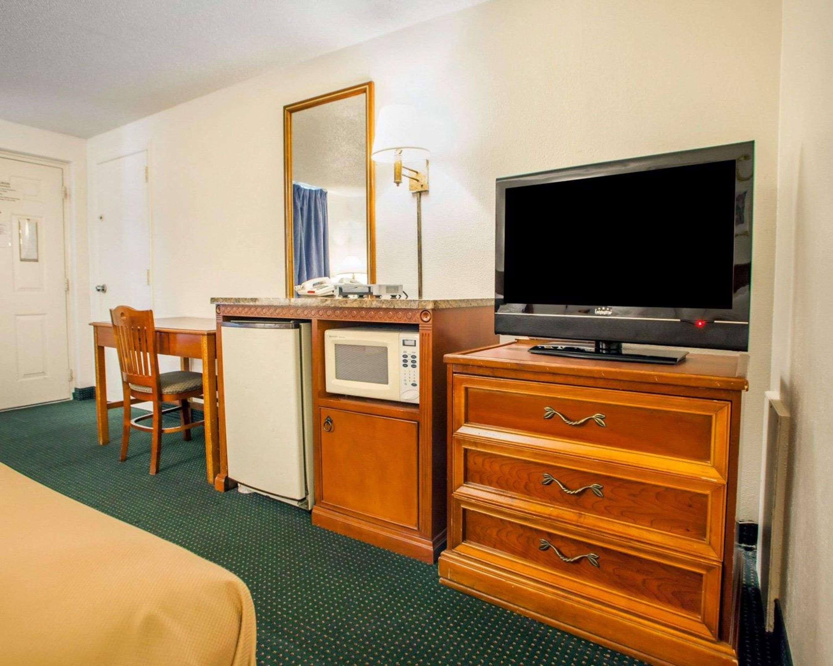 Econo Lodge Съмърс Пойнт Екстериор снимка