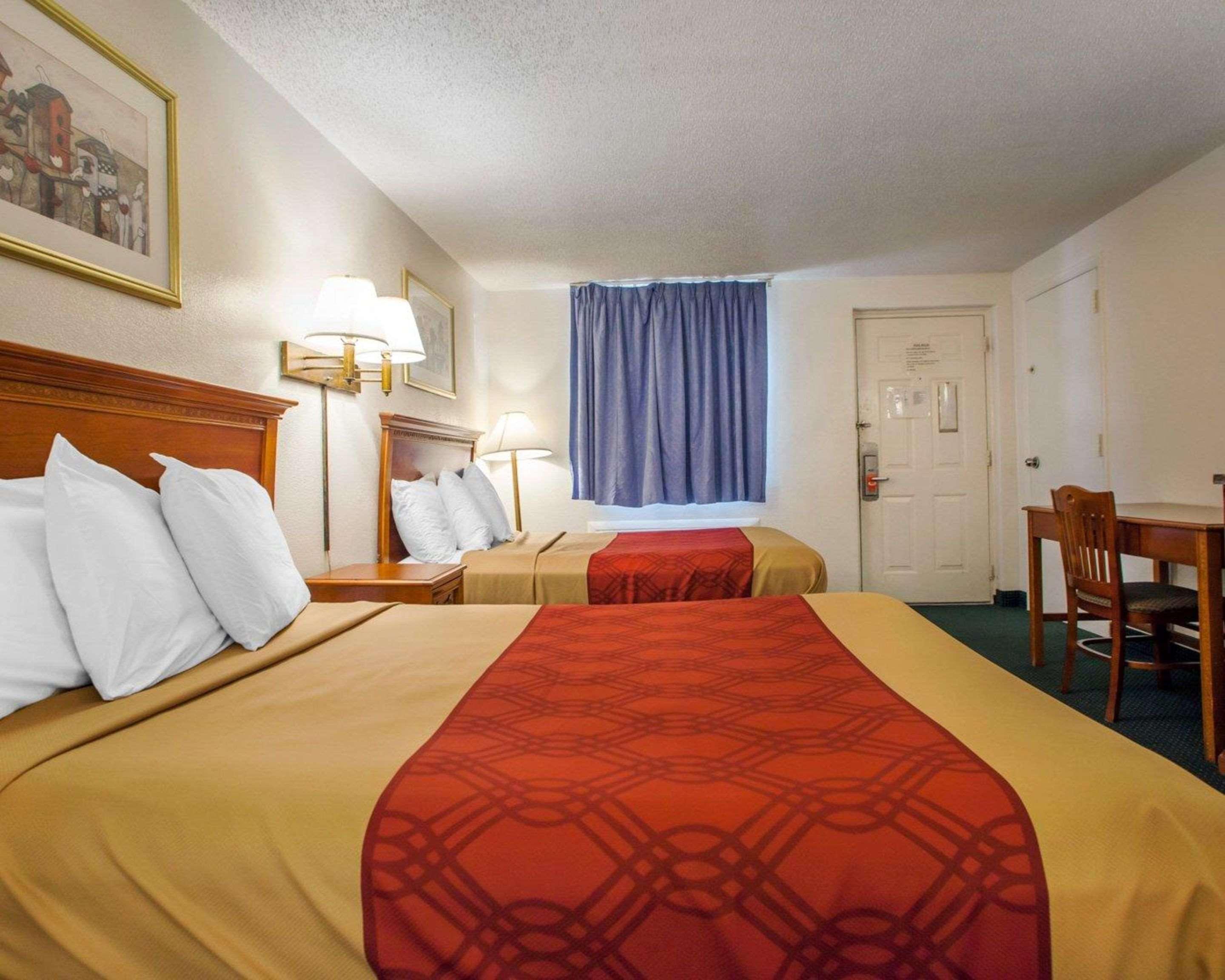 Econo Lodge Съмърс Пойнт Екстериор снимка