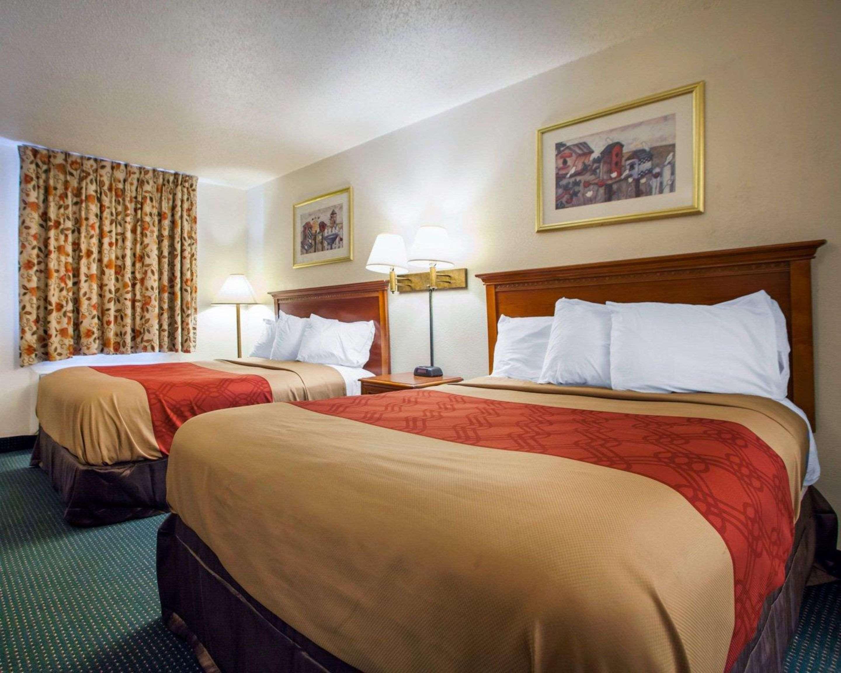 Econo Lodge Съмърс Пойнт Екстериор снимка