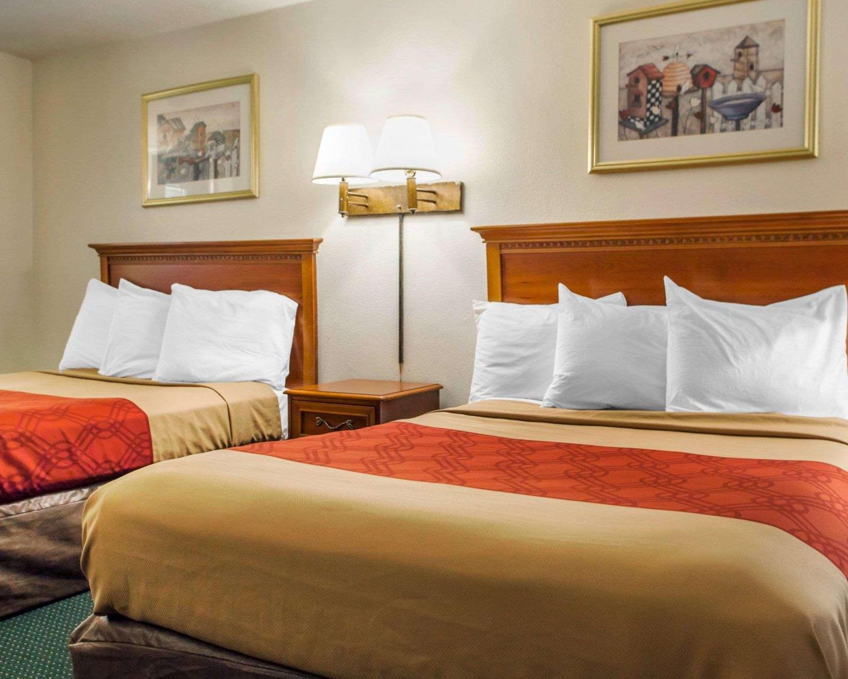 Econo Lodge Съмърс Пойнт Екстериор снимка