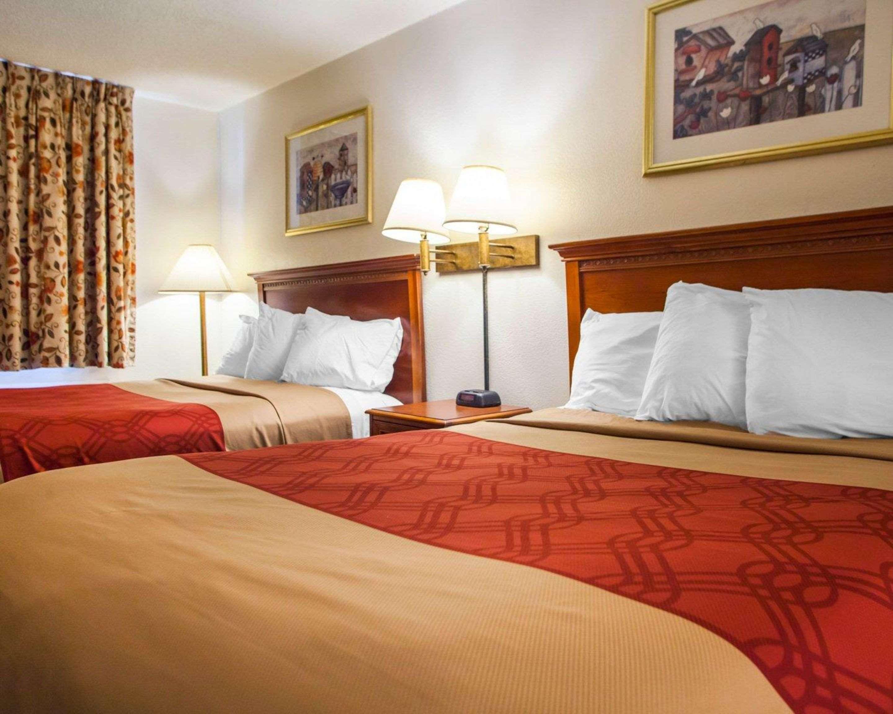 Econo Lodge Съмърс Пойнт Екстериор снимка