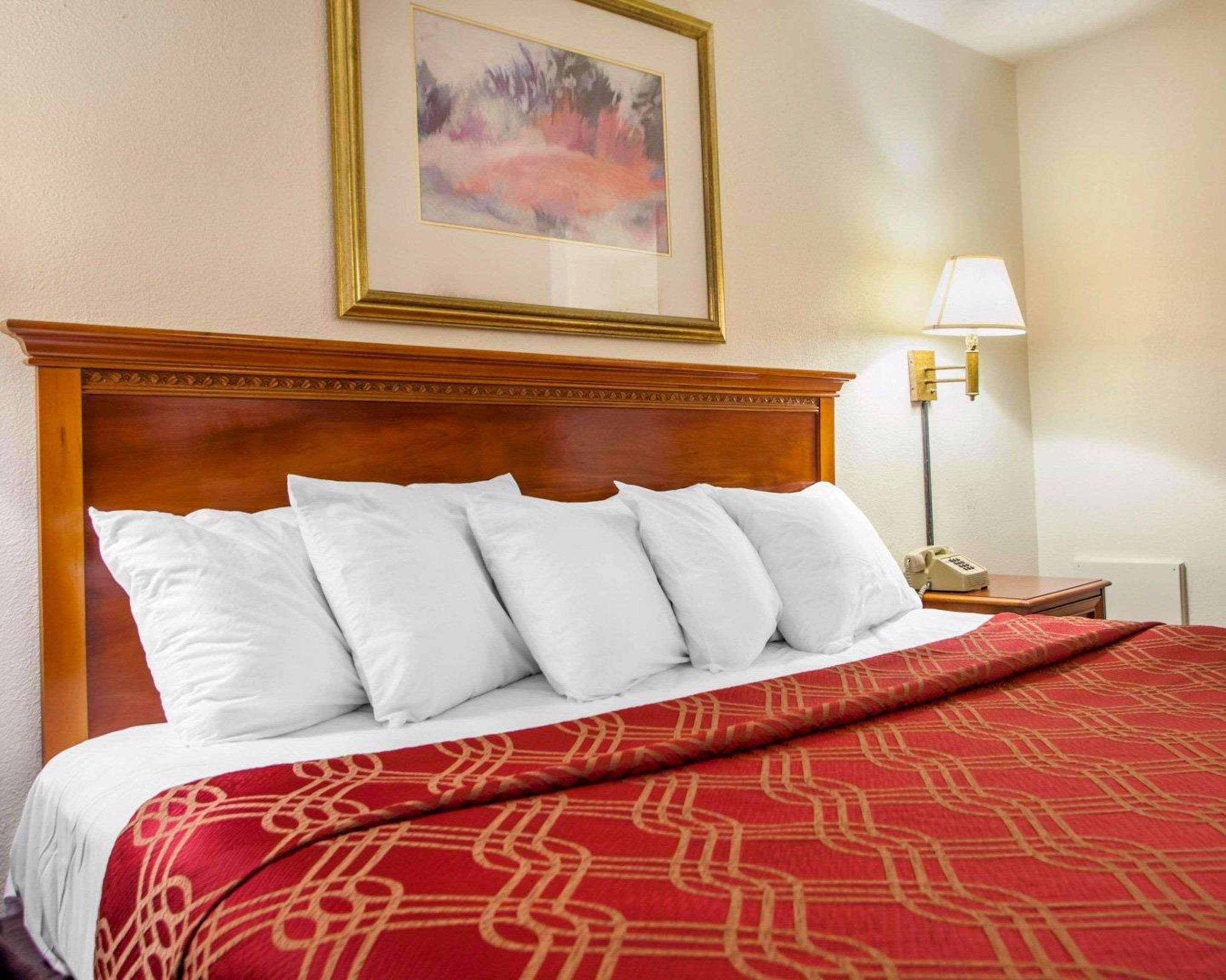 Econo Lodge Съмърс Пойнт Екстериор снимка
