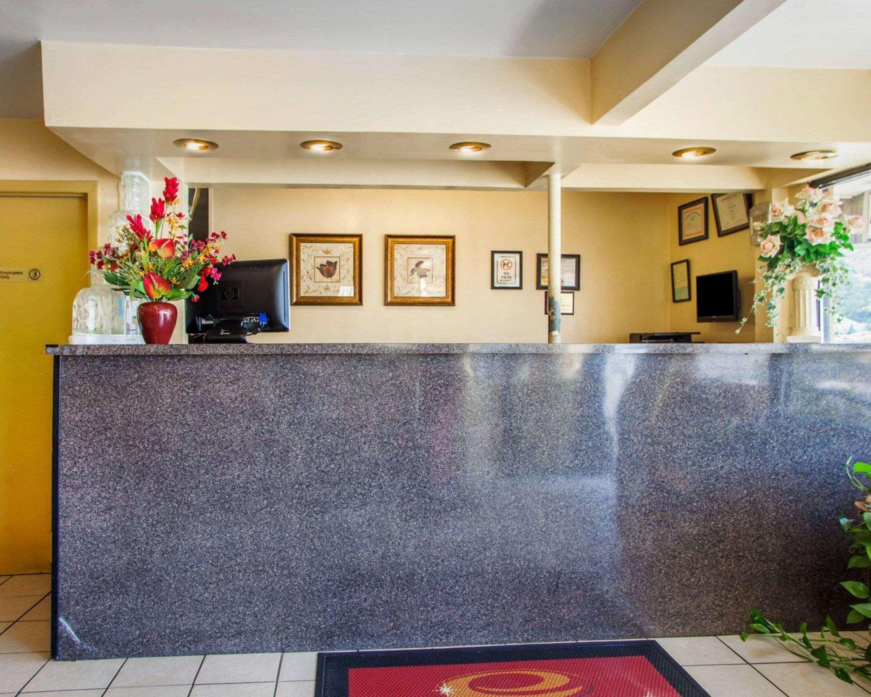 Econo Lodge Съмърс Пойнт Екстериор снимка