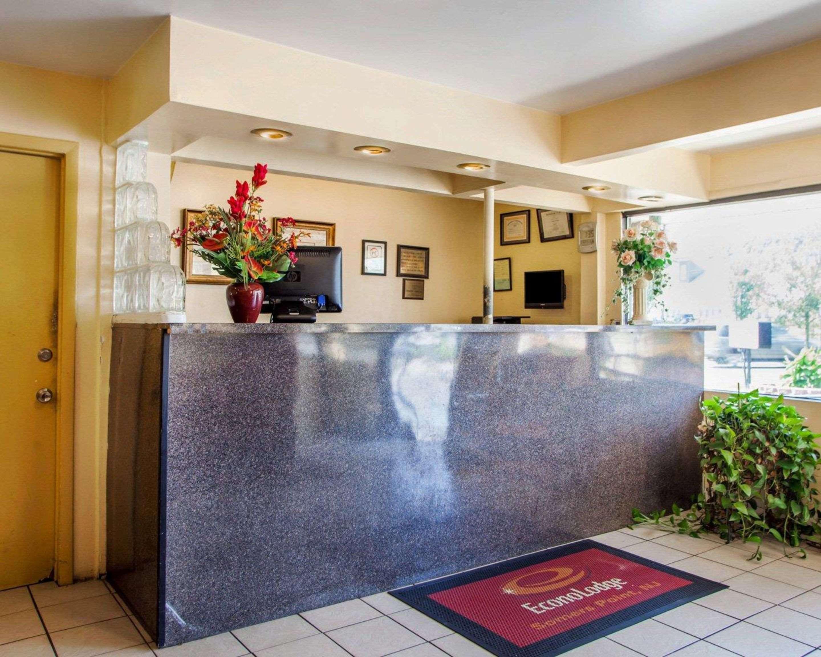 Econo Lodge Съмърс Пойнт Екстериор снимка