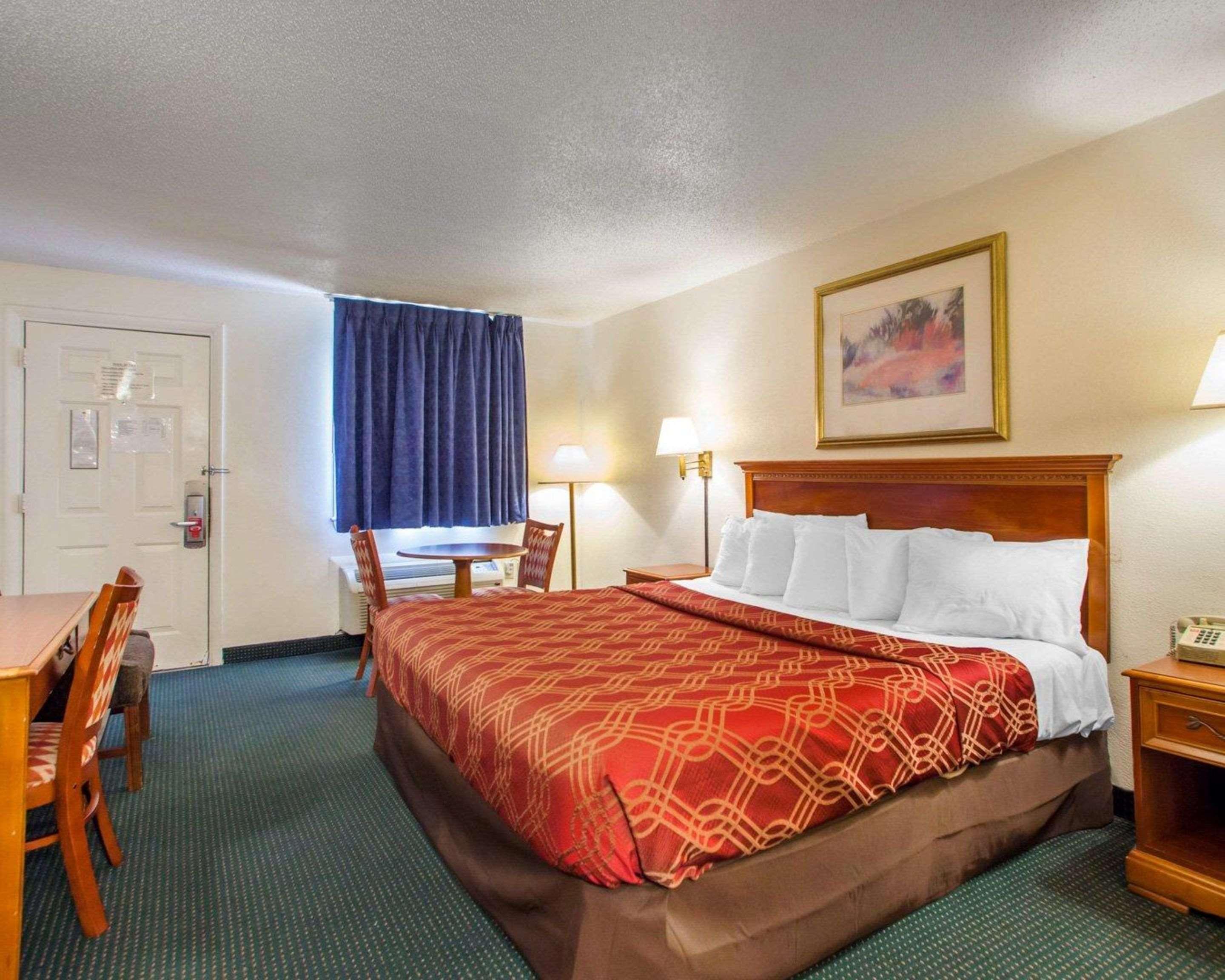 Econo Lodge Съмърс Пойнт Екстериор снимка