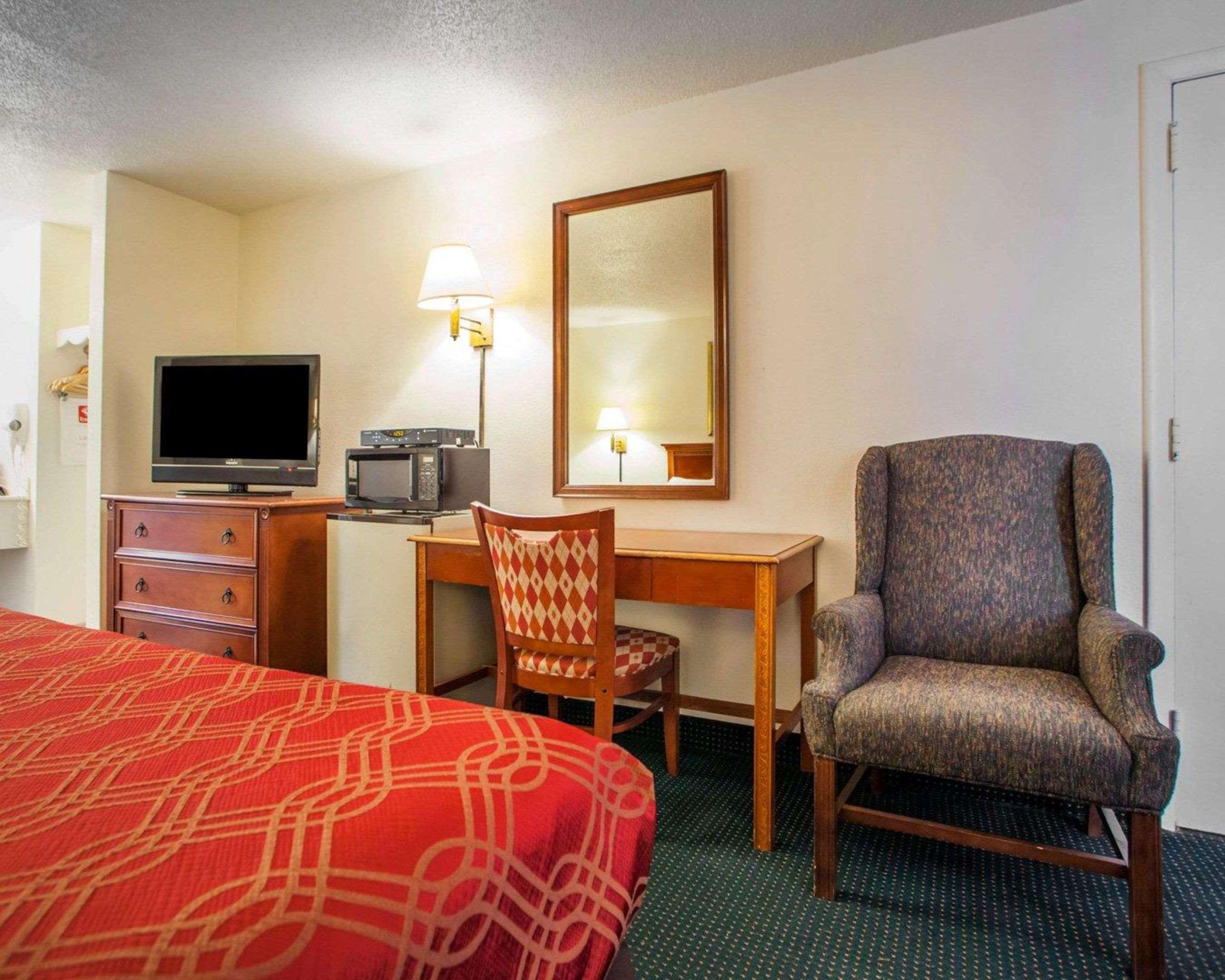 Econo Lodge Съмърс Пойнт Екстериор снимка