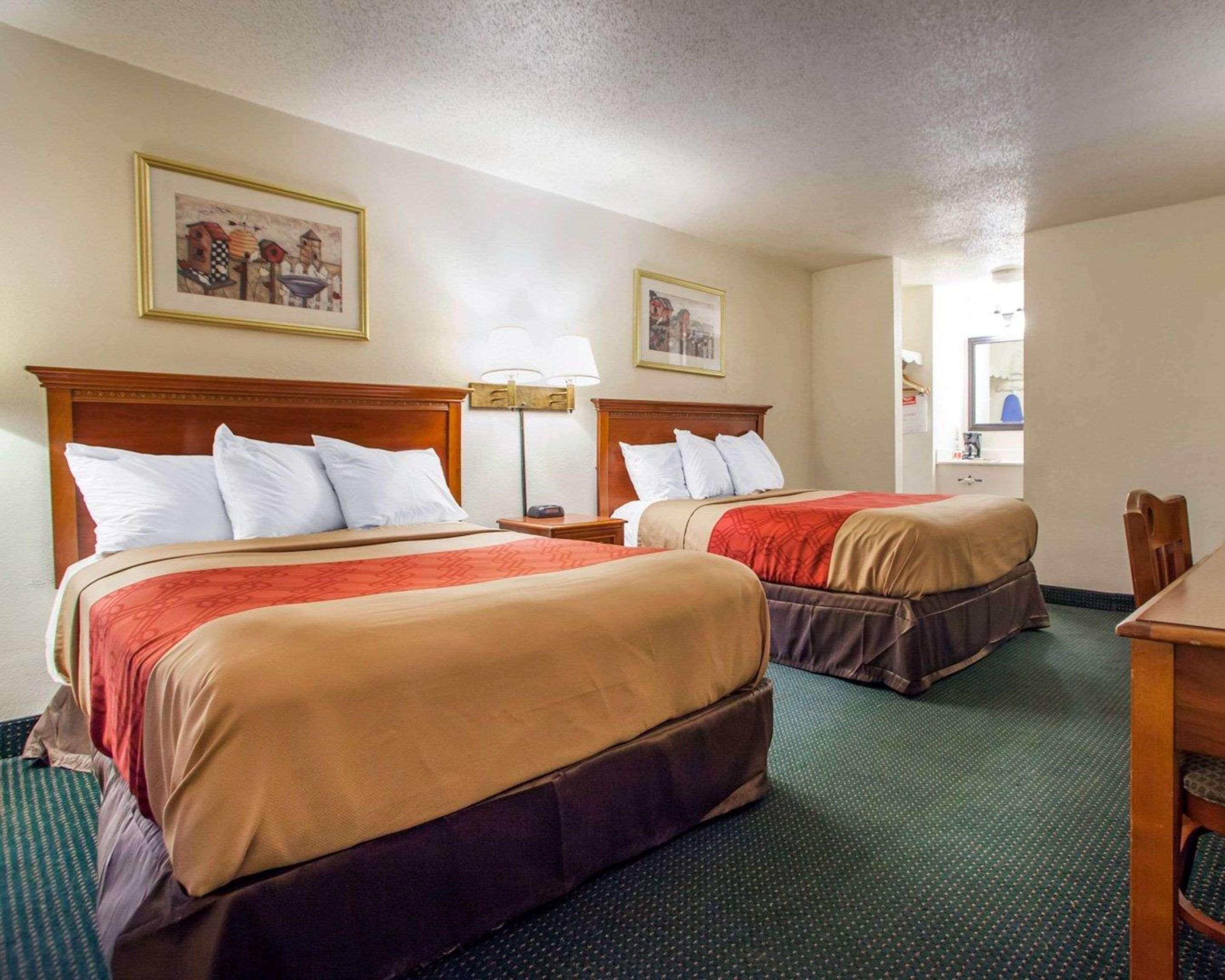 Econo Lodge Съмърс Пойнт Екстериор снимка