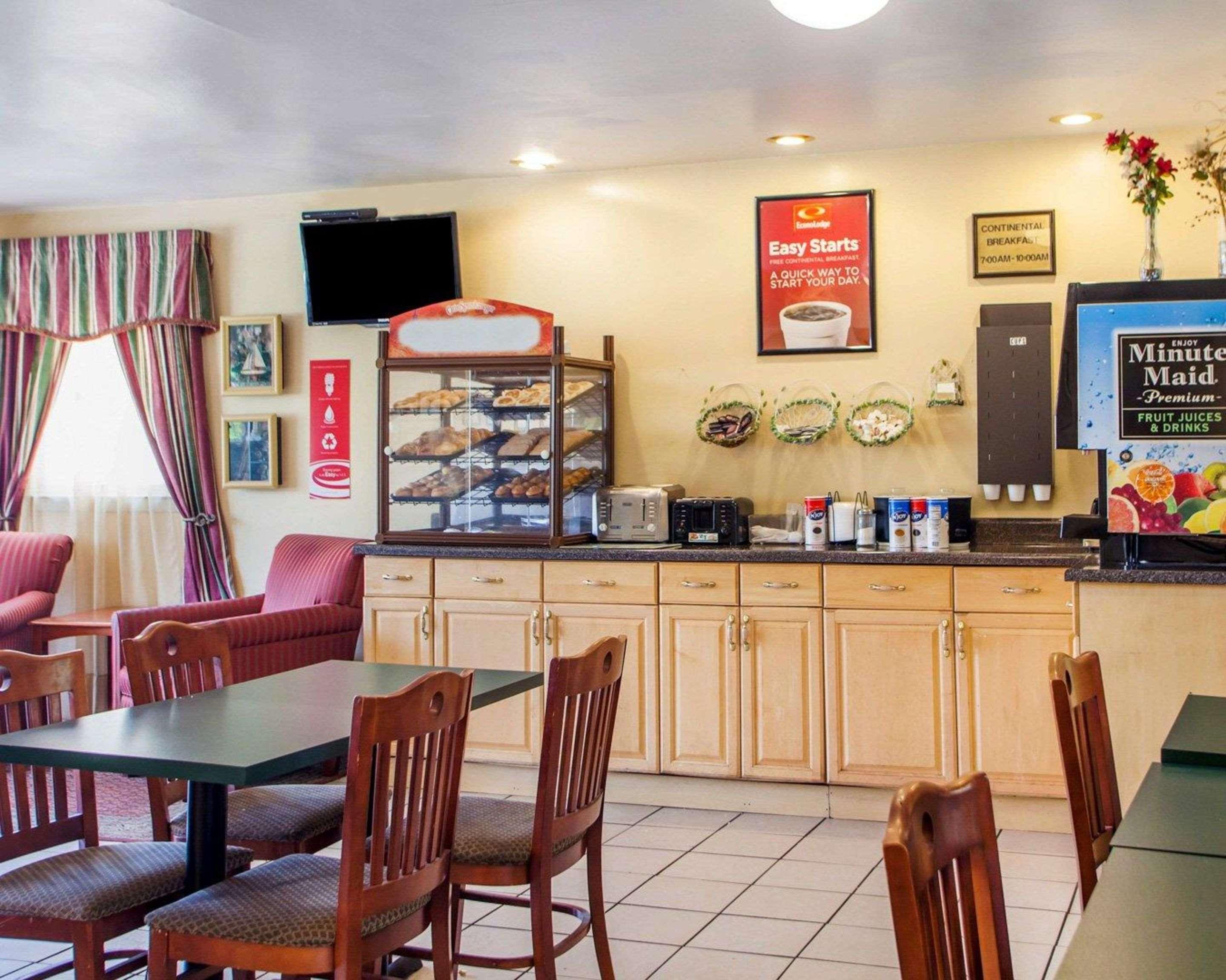 Econo Lodge Съмърс Пойнт Екстериор снимка