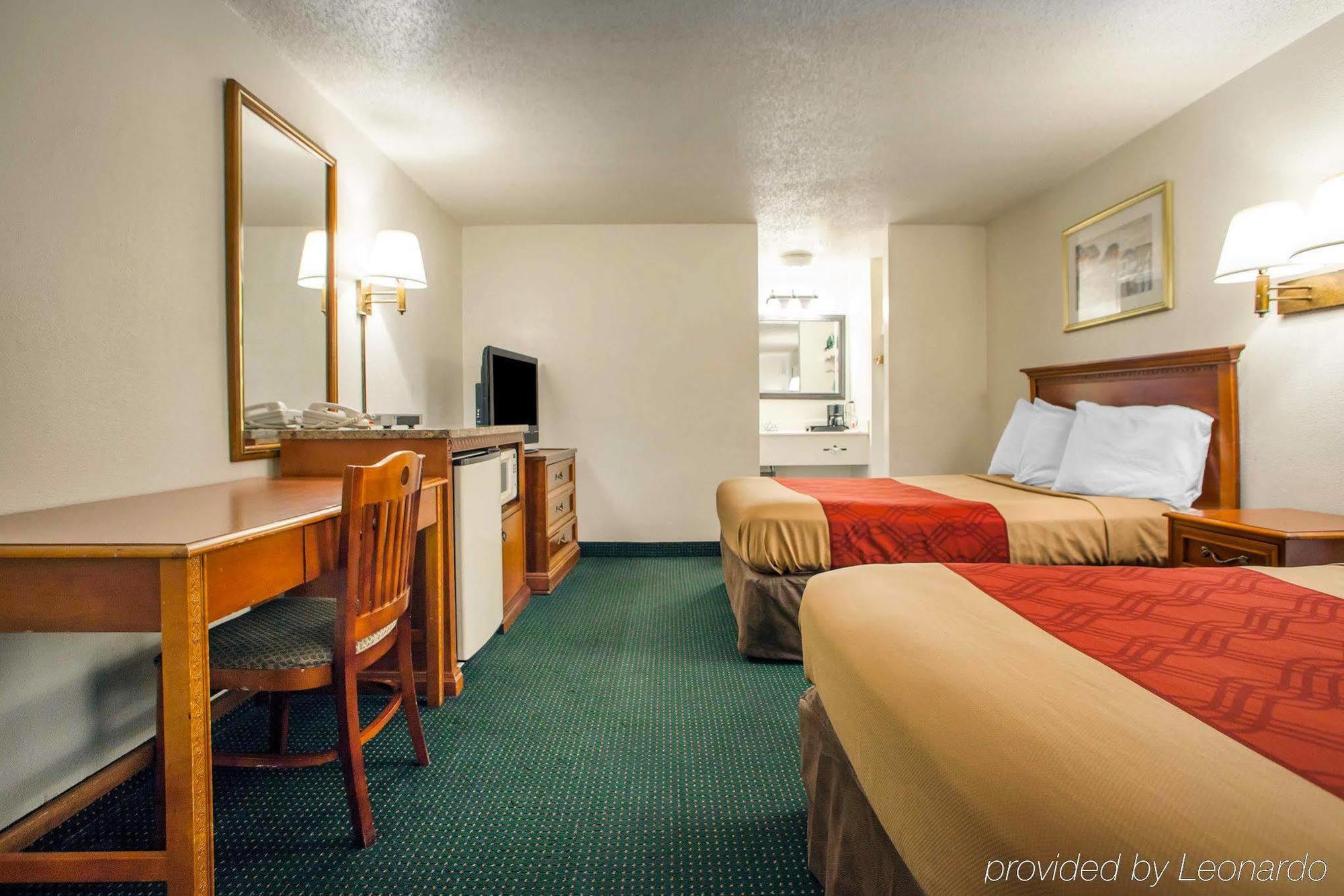 Econo Lodge Съмърс Пойнт Екстериор снимка