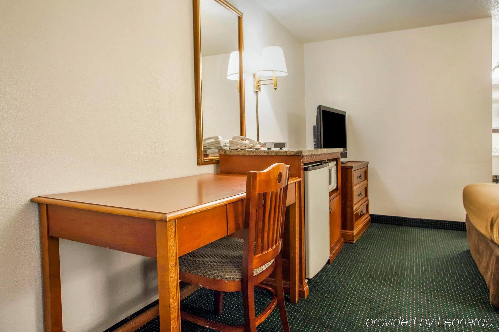 Econo Lodge Съмърс Пойнт Екстериор снимка