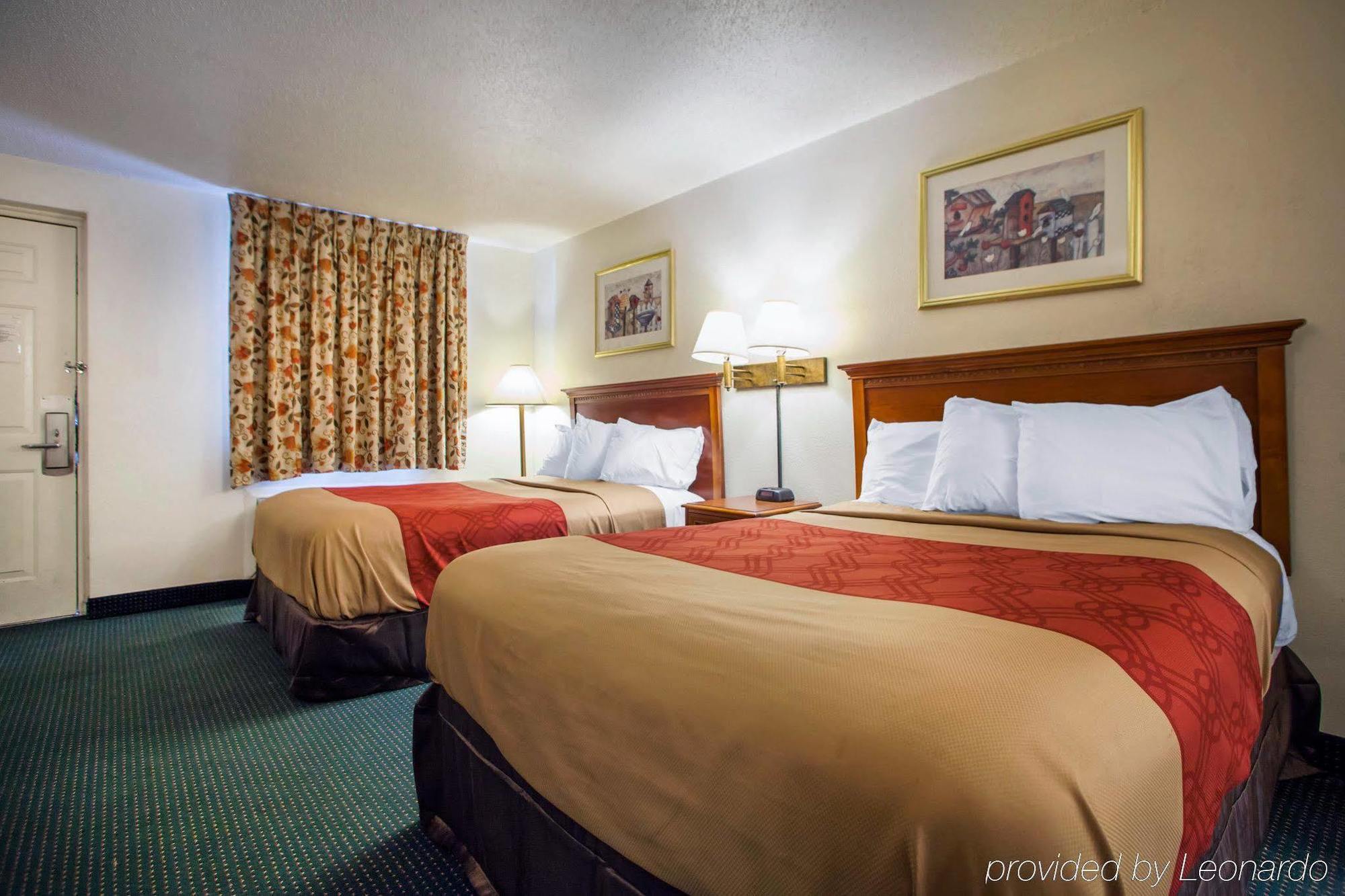 Econo Lodge Съмърс Пойнт Екстериор снимка