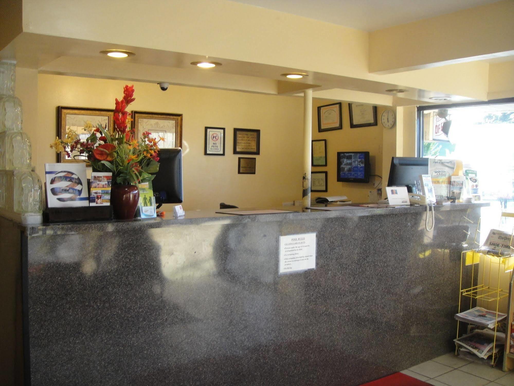 Econo Lodge Съмърс Пойнт Екстериор снимка