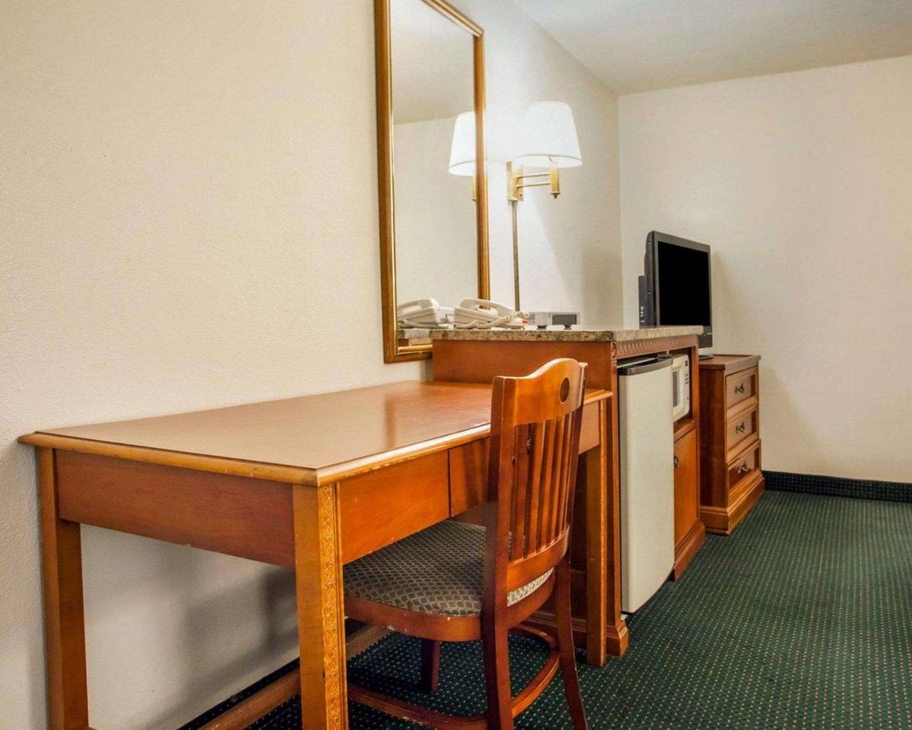 Econo Lodge Съмърс Пойнт Екстериор снимка