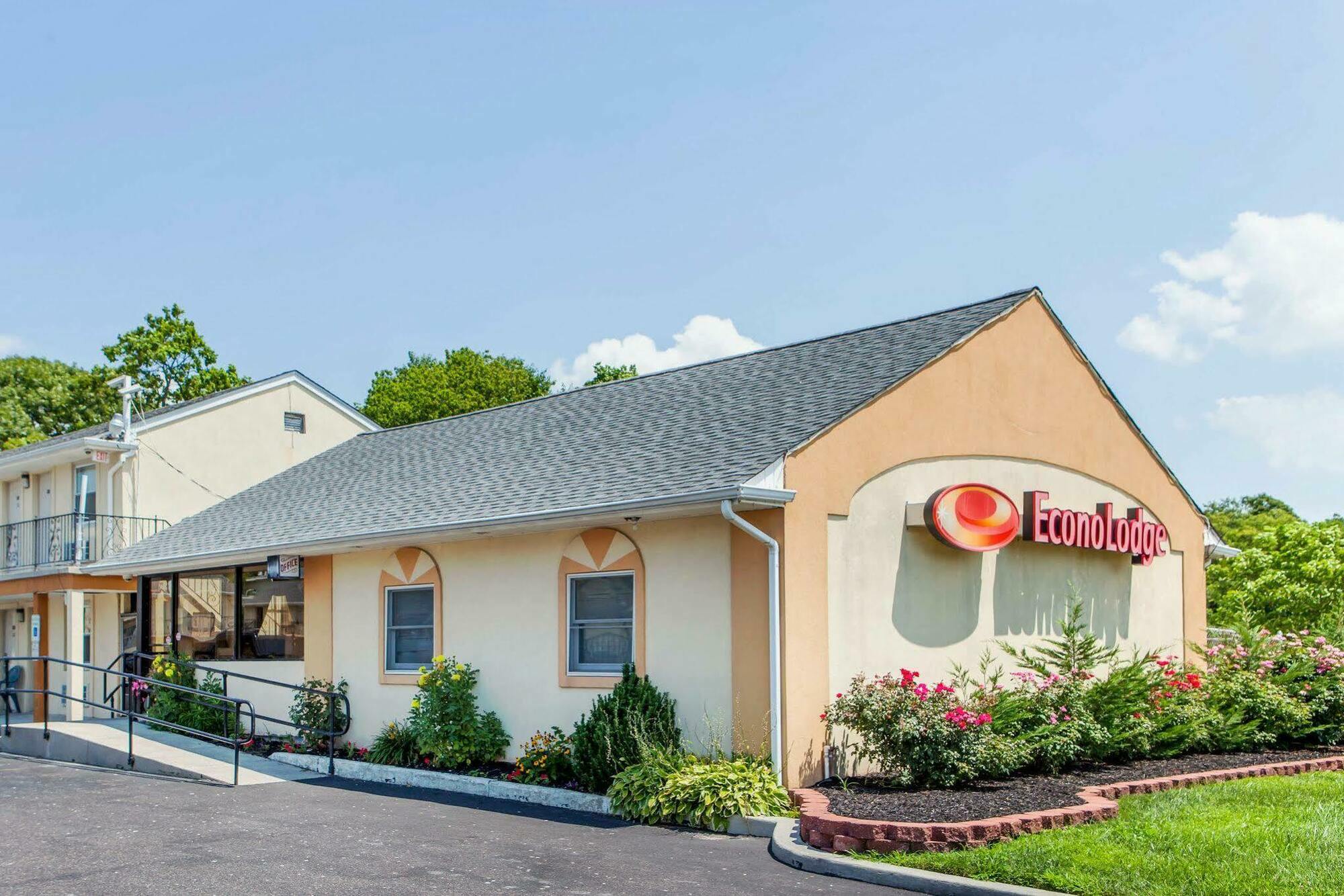 Econo Lodge Съмърс Пойнт Екстериор снимка