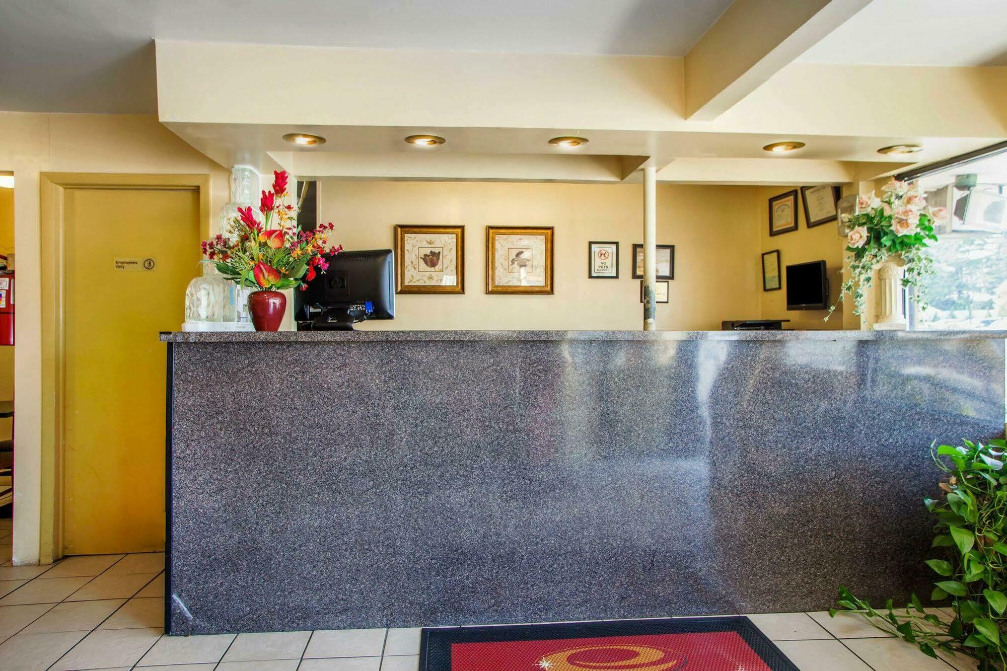 Econo Lodge Съмърс Пойнт Екстериор снимка