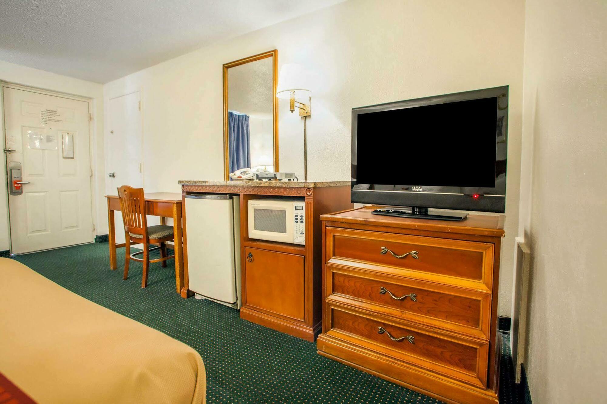 Econo Lodge Съмърс Пойнт Екстериор снимка