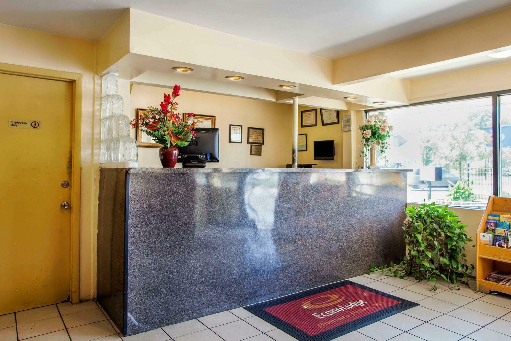 Econo Lodge Съмърс Пойнт Екстериор снимка